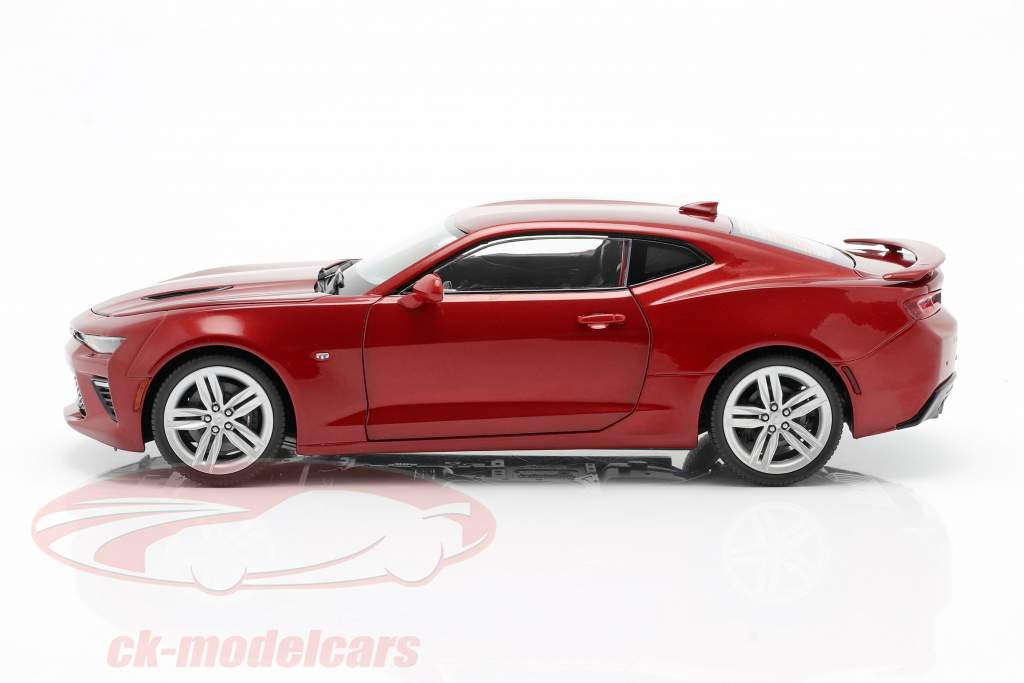 Chevrolet Camaro SS år 2016 rød 1:18 AutoWorld