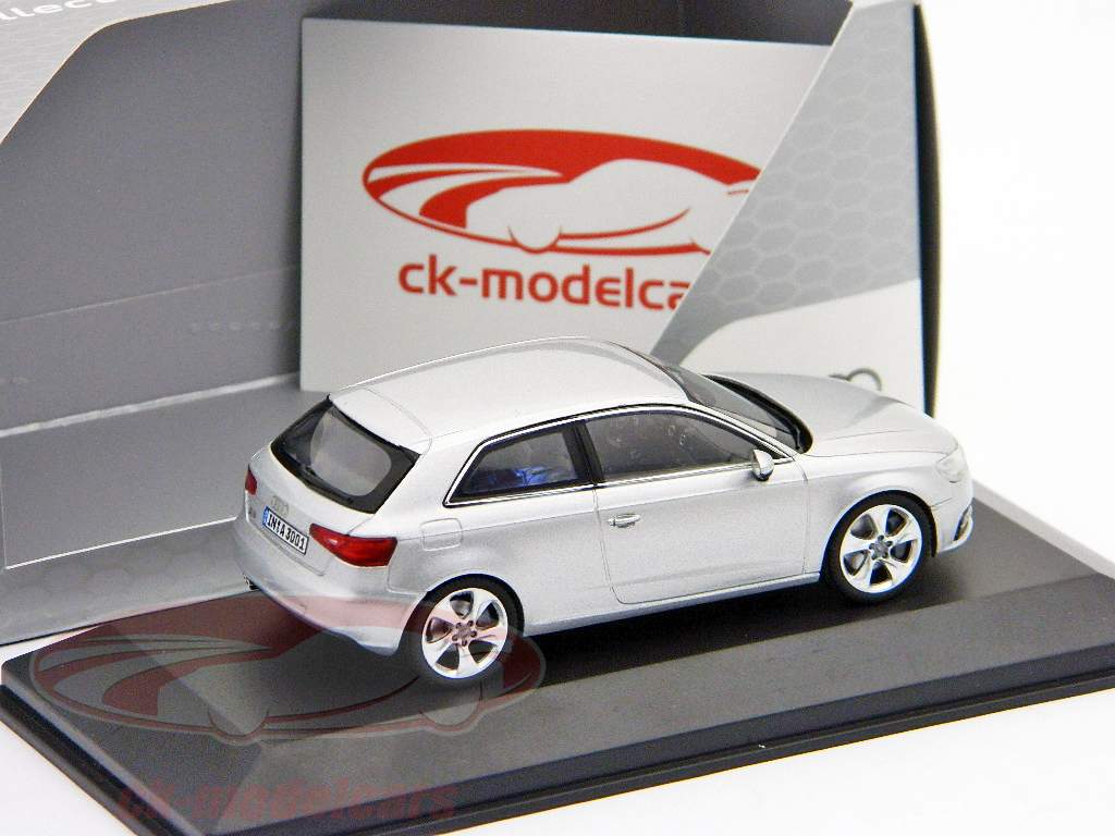 Audi A3 лед серебро 1:43 Schuco