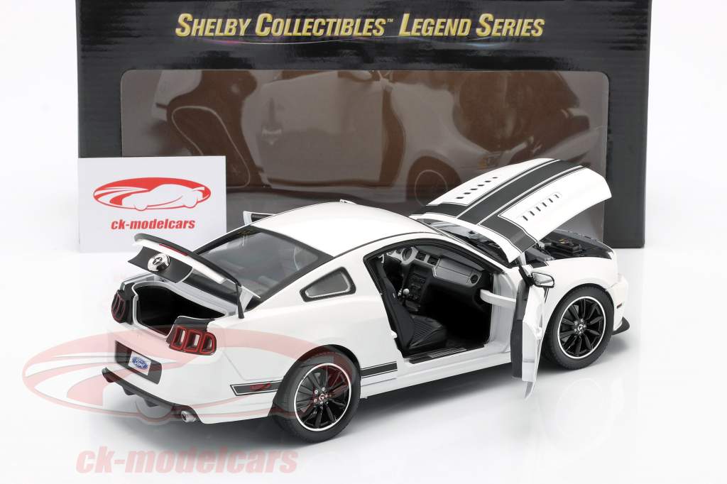 Ford Mustang Boss 302 Anno 2013 bianco / nero 1:18 ShelbyCollectibles