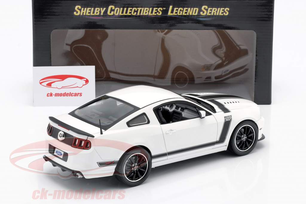 Ford Mustang Boss 302 Year 2013 white / black 1:18 ShelbyCollectibles