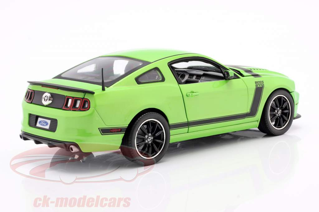 Ford Mustang Boss 302 Year 2013 green 1:18 ShelbyCollectibles