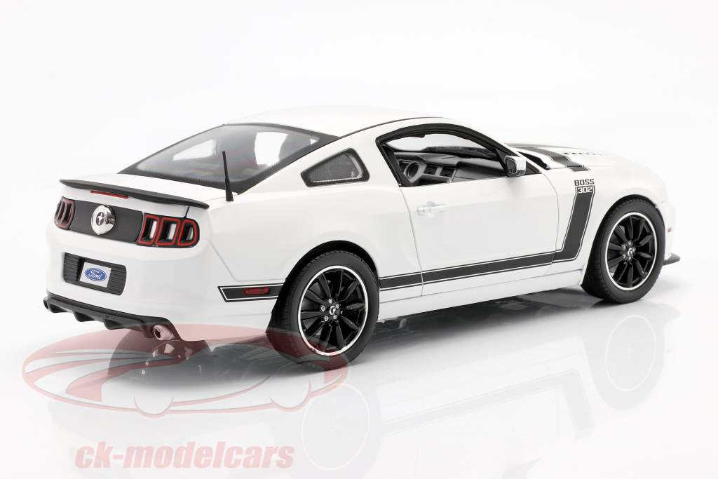 Ford Mustang Boss 302 Anno 2013 bianco / nero 1:18 ShelbyCollectibles