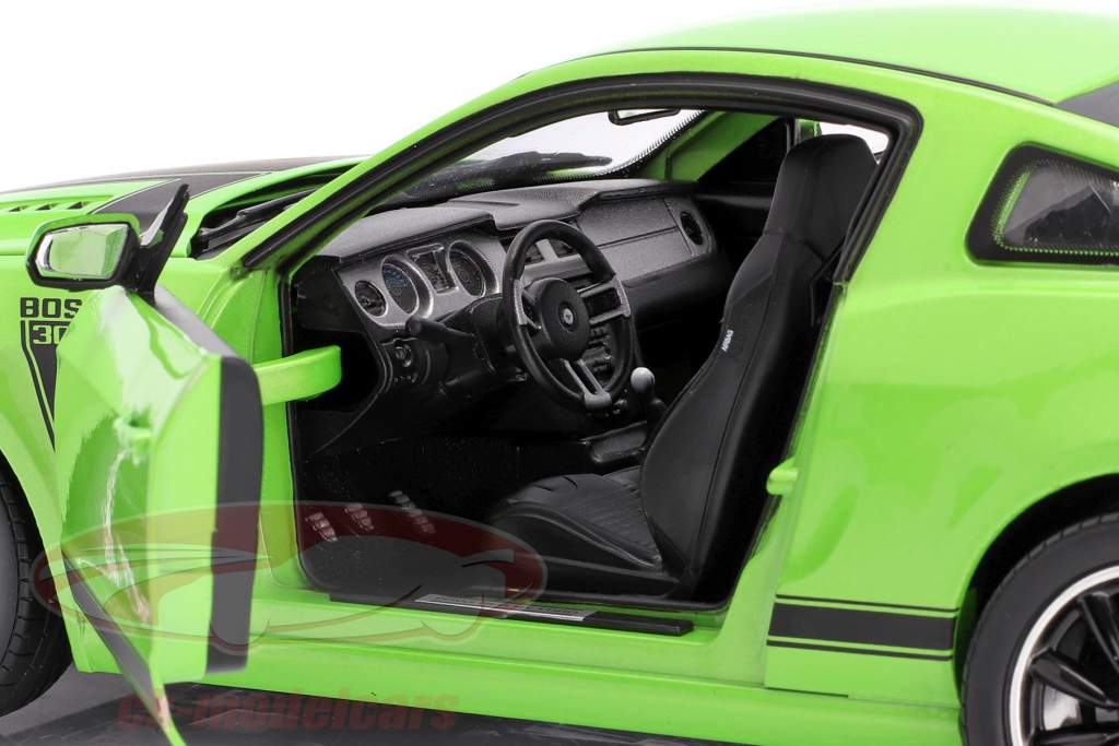 Ford Mustang Boss 302 Year 2013 green 1:18 ShelbyCollectibles