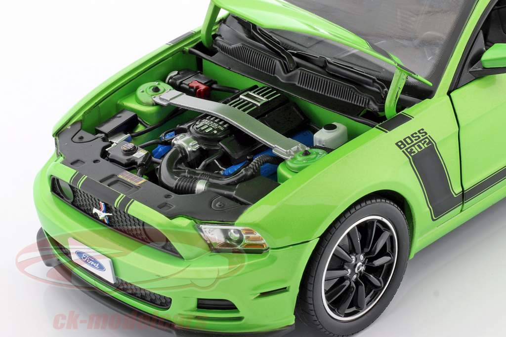Ford Mustang Boss 302 Year 2013 green 1:18 ShelbyCollectibles