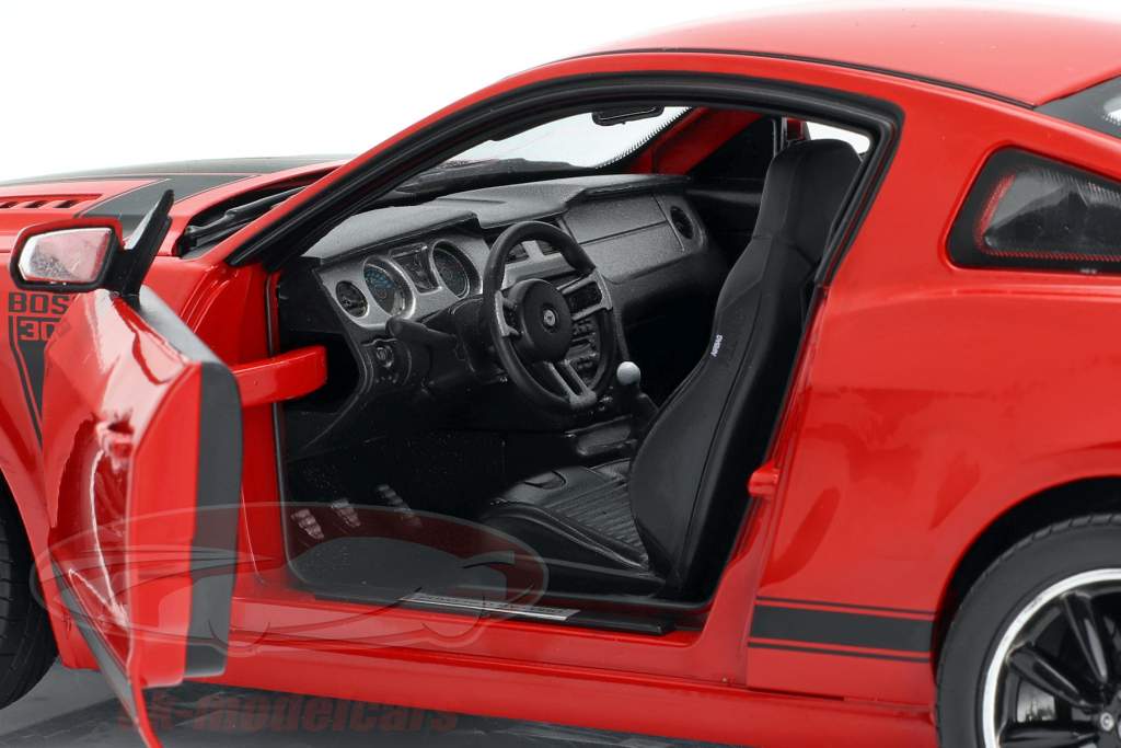 Ford Mustang Boss 302 Year 2013 red 1:18 ShelbyCollectibles