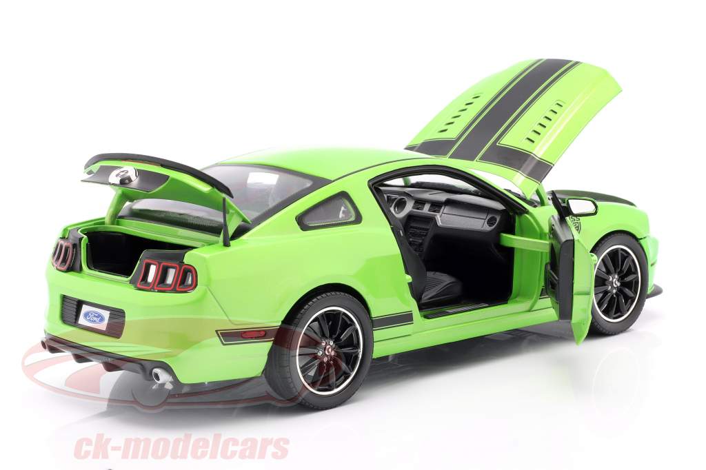 Ford Mustang Boss 302 Year 2013 green 1:18 ShelbyCollectibles