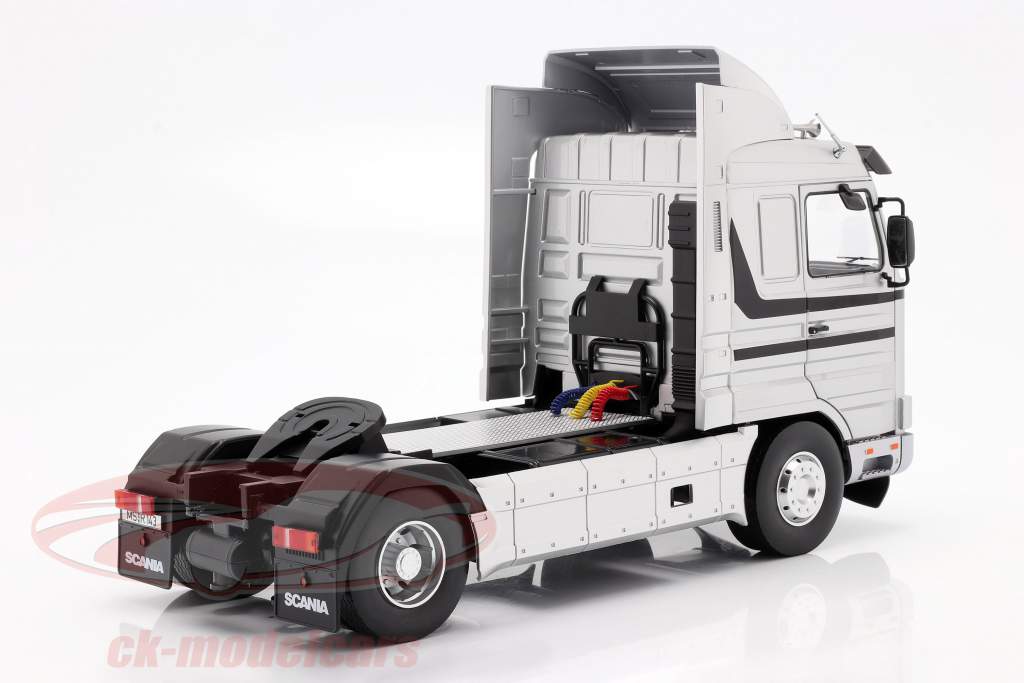 Scania 143 Streamline Truck year 1995 silver / black 1:18 Road Kings