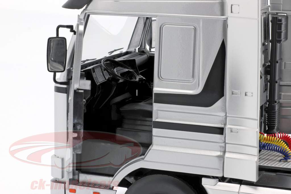 Scania 143 Streamline Truck year 1995 silver / black 1:18 Road Kings