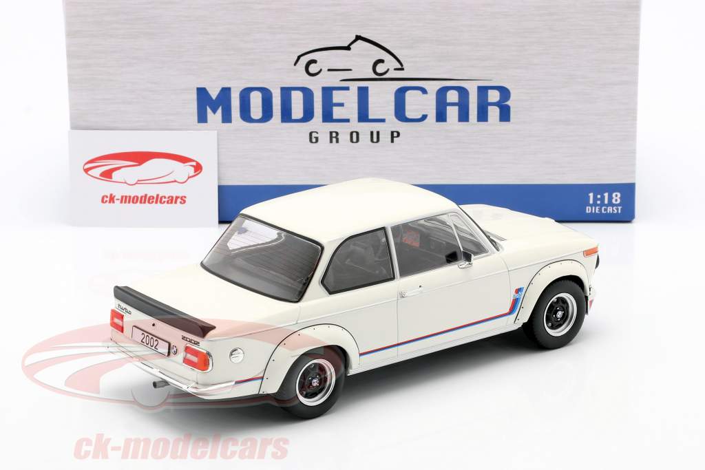BMW 2002 Turbo (E20) Год постройки 1973 белый 1:18 ModelCar Group