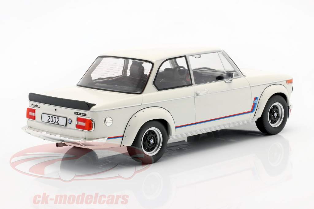BMW 2002 Turbo (E20) Год постройки 1973 белый 1:18 ModelCar Group