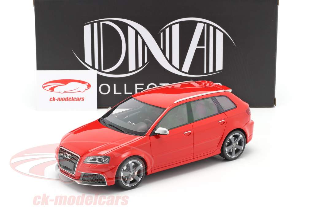Audi RS 3 Anno di costruzione 2011 rosso / grigio cerchi 1:18 DNA Collectibles
