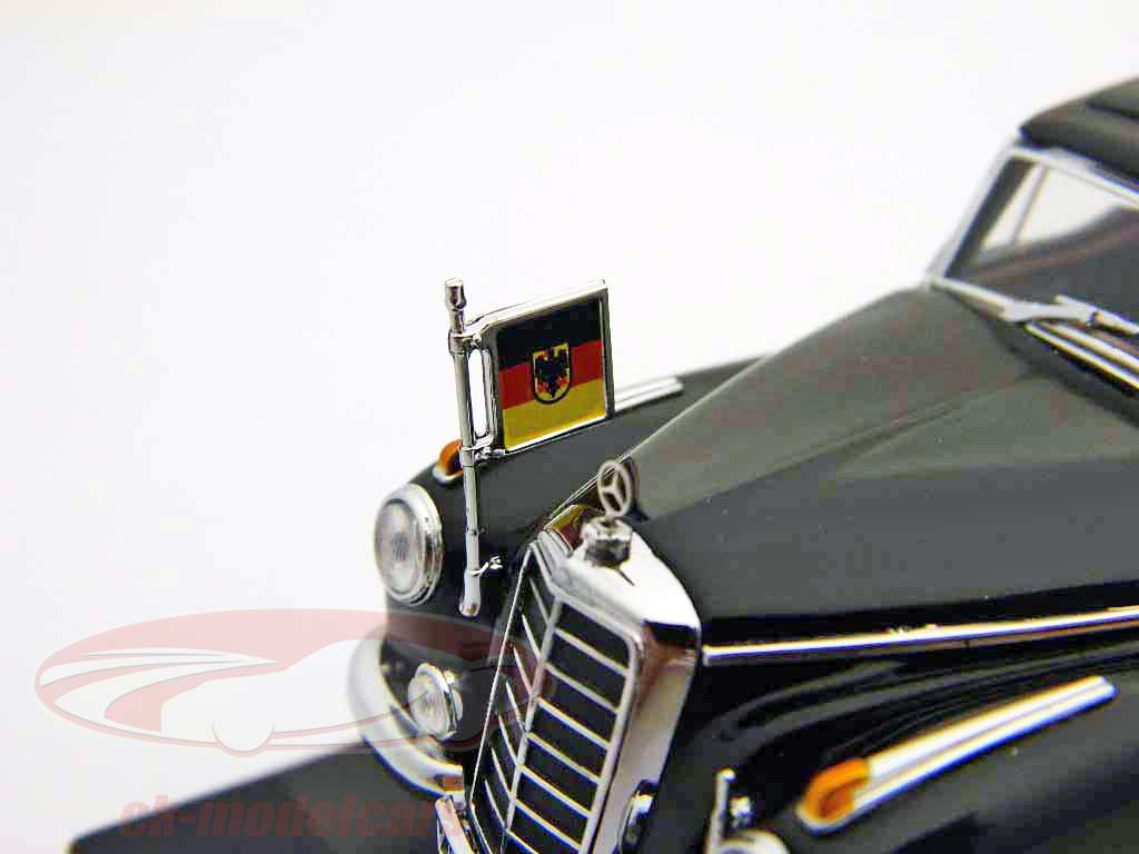 Mercedes-Benz 300 b Konrad Adenauer sort / sort 1:43 Minichamps