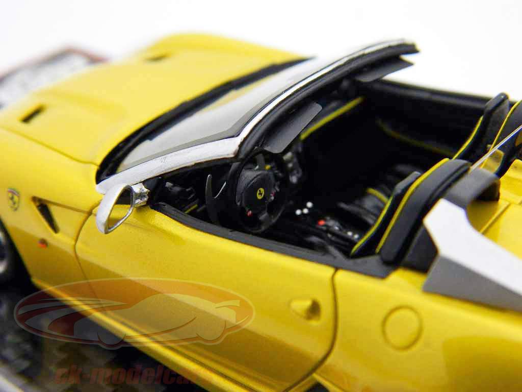 Ferrari SA Aperta année 2010 jaune métallique / gris métallique 01h43 BBR