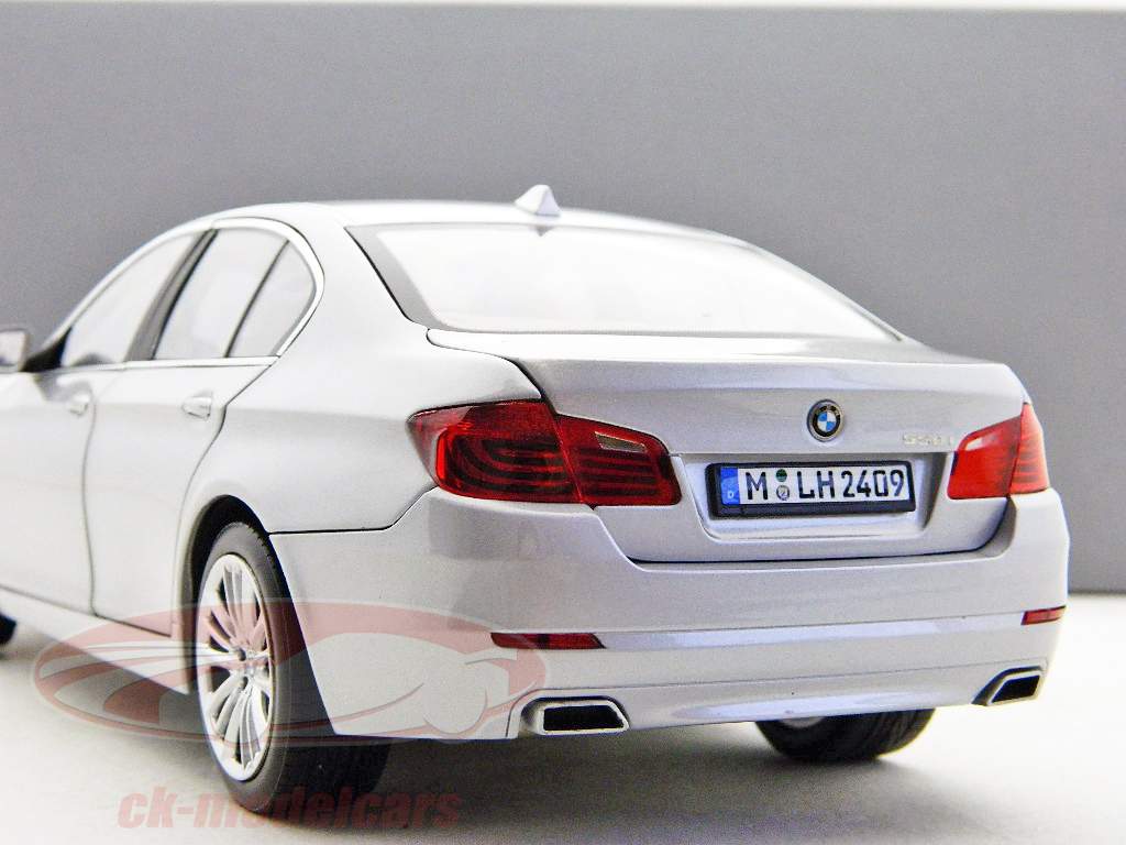 BMW 550i F11 sedan 2010 titan silver 1:18 Norev