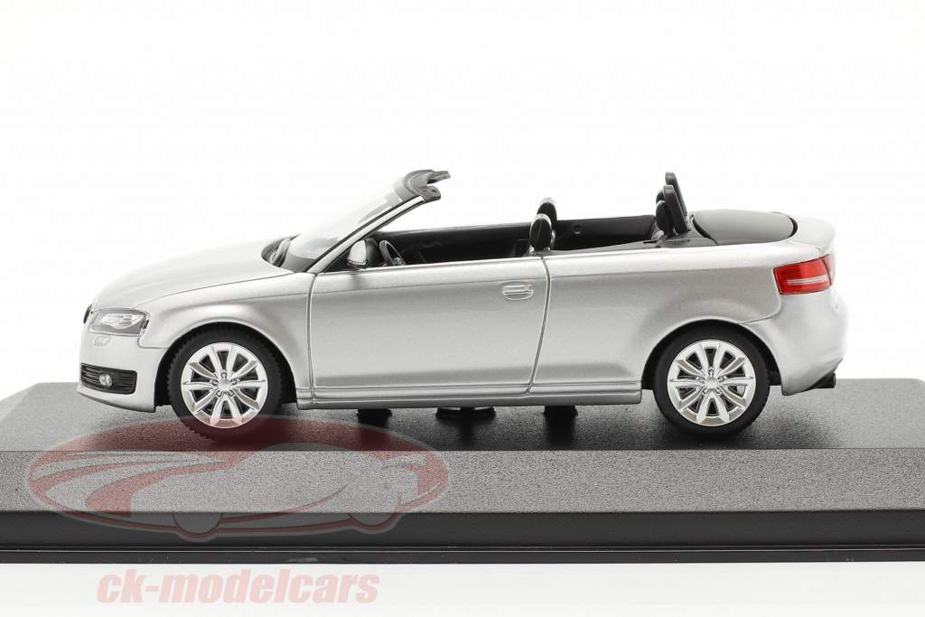 Audi A3 Cabriolet Ano de construção 2007 prata metálico 1:43 Minichamps