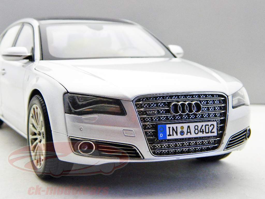 Kyosho 1:18 Audi A8 L W12 ice silver 501.10.081.15 model car