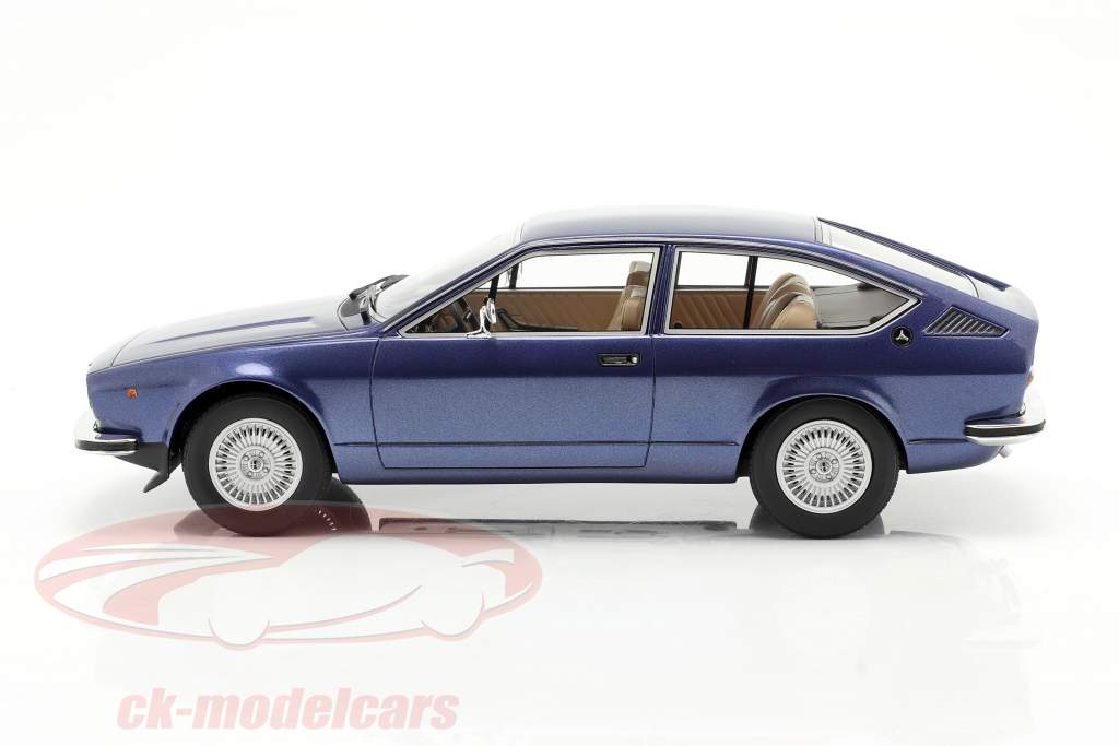 Alfa Romeo Alfetta GT Année de construction 1975 bleu métallique 1:18 Cult Scale