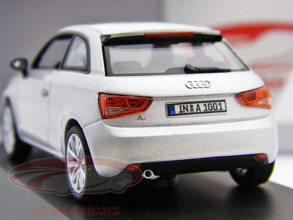 Audi A1 eissilber / is sølv 1:43 Kyosho