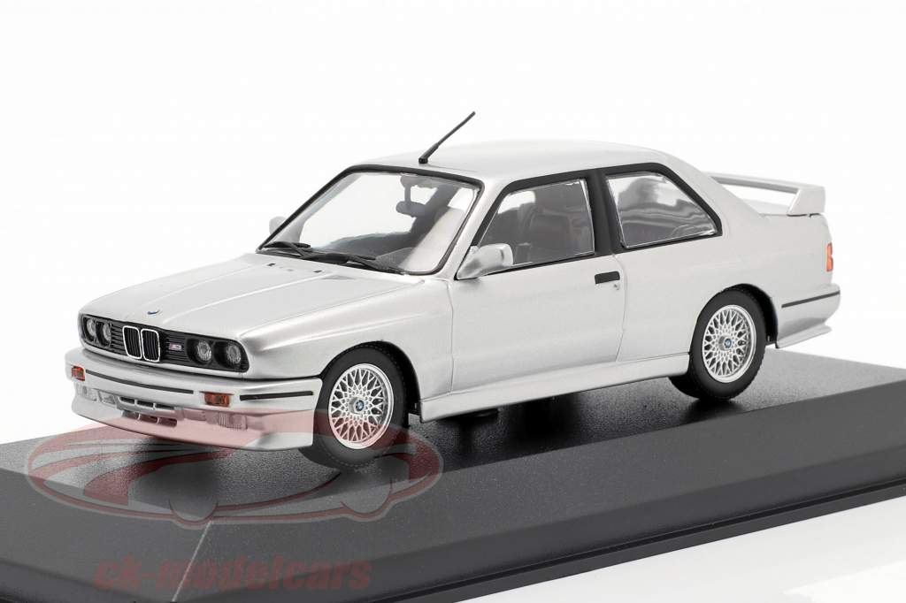 BMW M3 (E30) Byggeår 1987 sølv metallisk 1:43 Minichamps