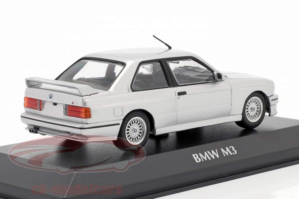 BMW M3 (E30) Byggeår 1987 sølv metallisk 1:43 Minichamps