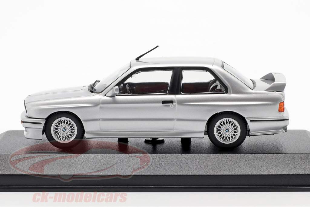 BMW M3 (E30) Byggeår 1987 sølv metallisk 1:43 Minichamps