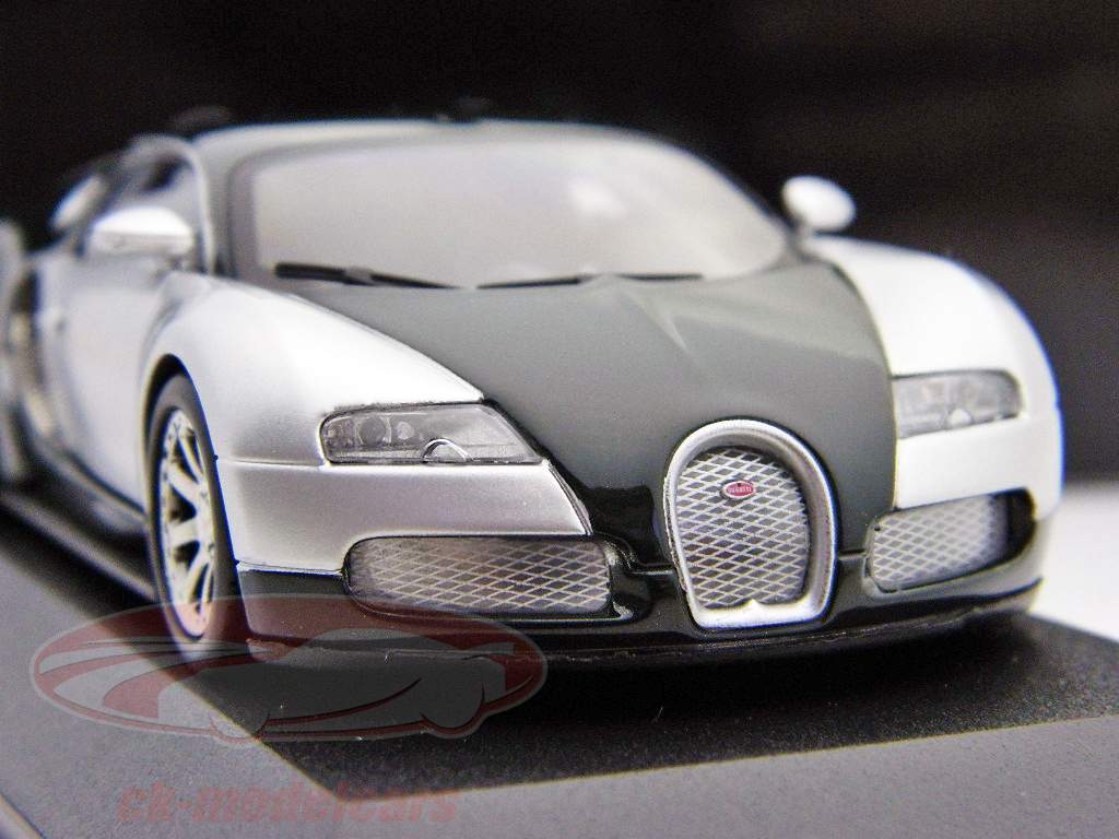 Bugatti Veyron Centenaire постройки 2009 хром / хром зеленый / зеленый 1:43 Minichamps