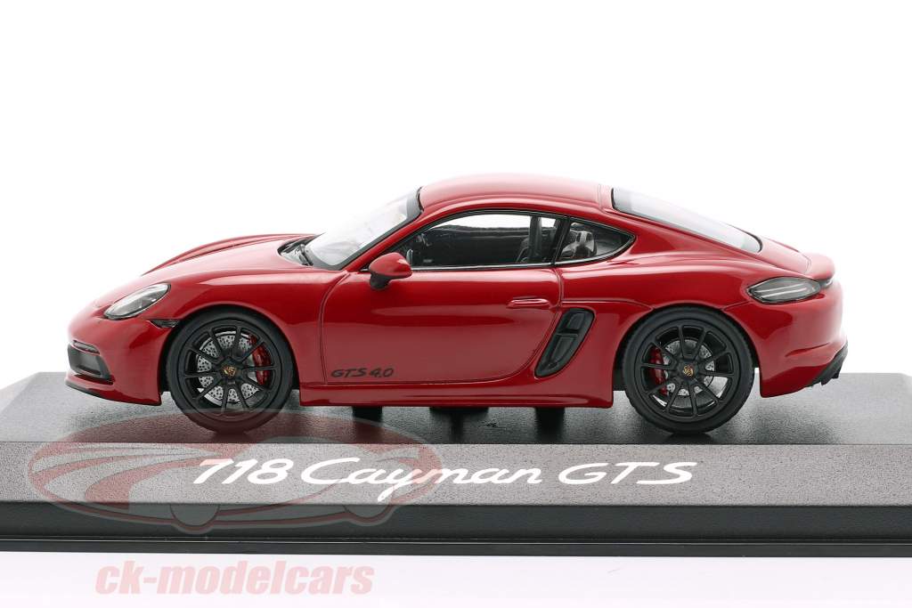 Porsche 718 Cayman GTS 4.0 carminio rosso / nero 1:43 Minichamps