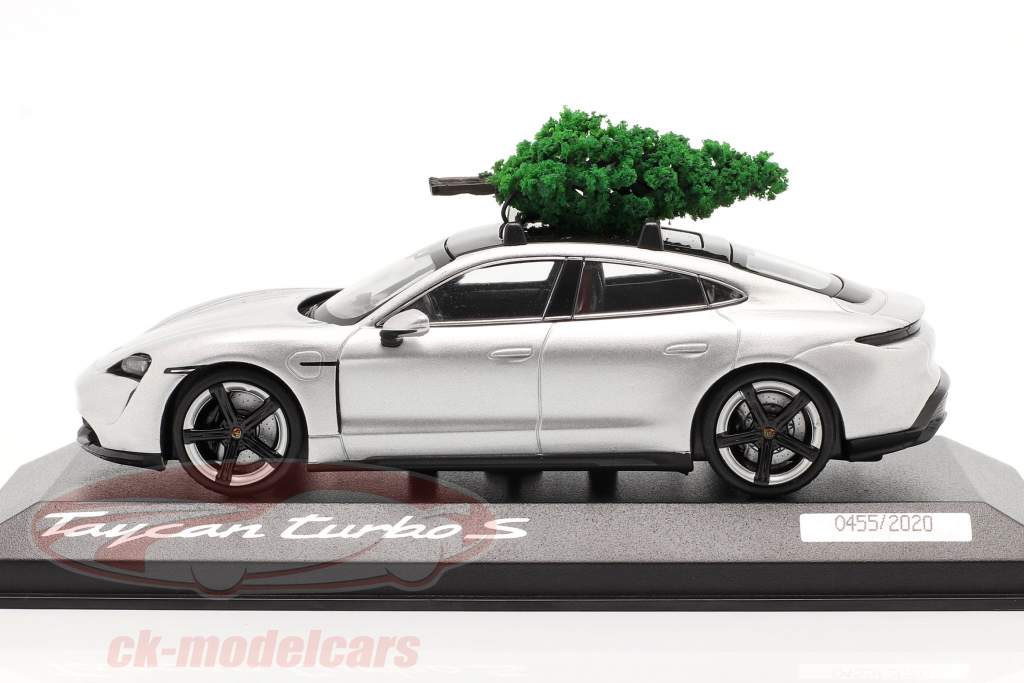 Porsche Taycan Turbo S 白云石银 用 圣诞树 1:43 Minichamps