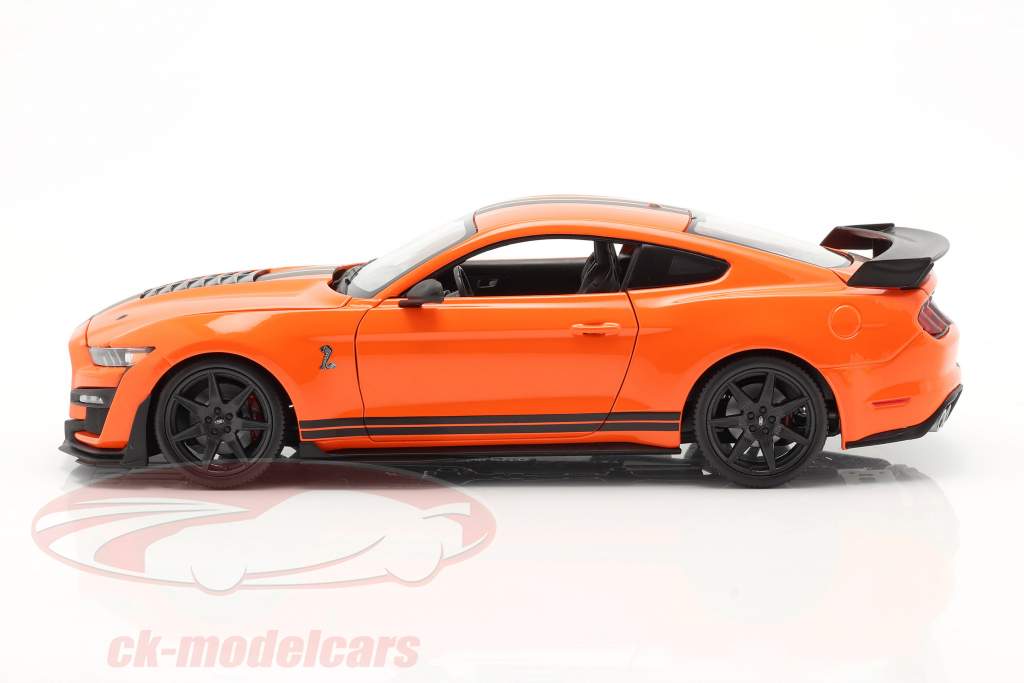 Ford Mustang Shelby GT500 year 2020 orange with black stripes 1:18 Maisto
