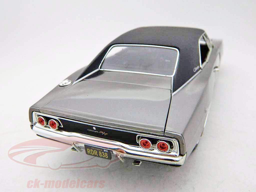 Dodge Charger R / T 440 MovieCar Bullitt Steve McQueen crome 1:18 Greenlight