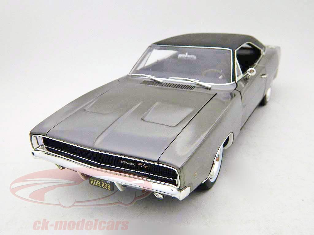 Dodge Charger R / T 440 MovieCar Bullitt Steve McQueen crome 1:18 Greenlight