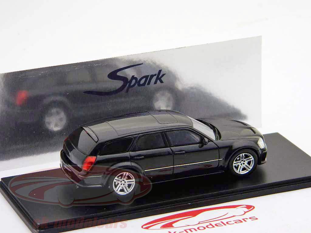 Dodge Magnum SRT-8 model 2006 zwart / zwart 1:43 Spark