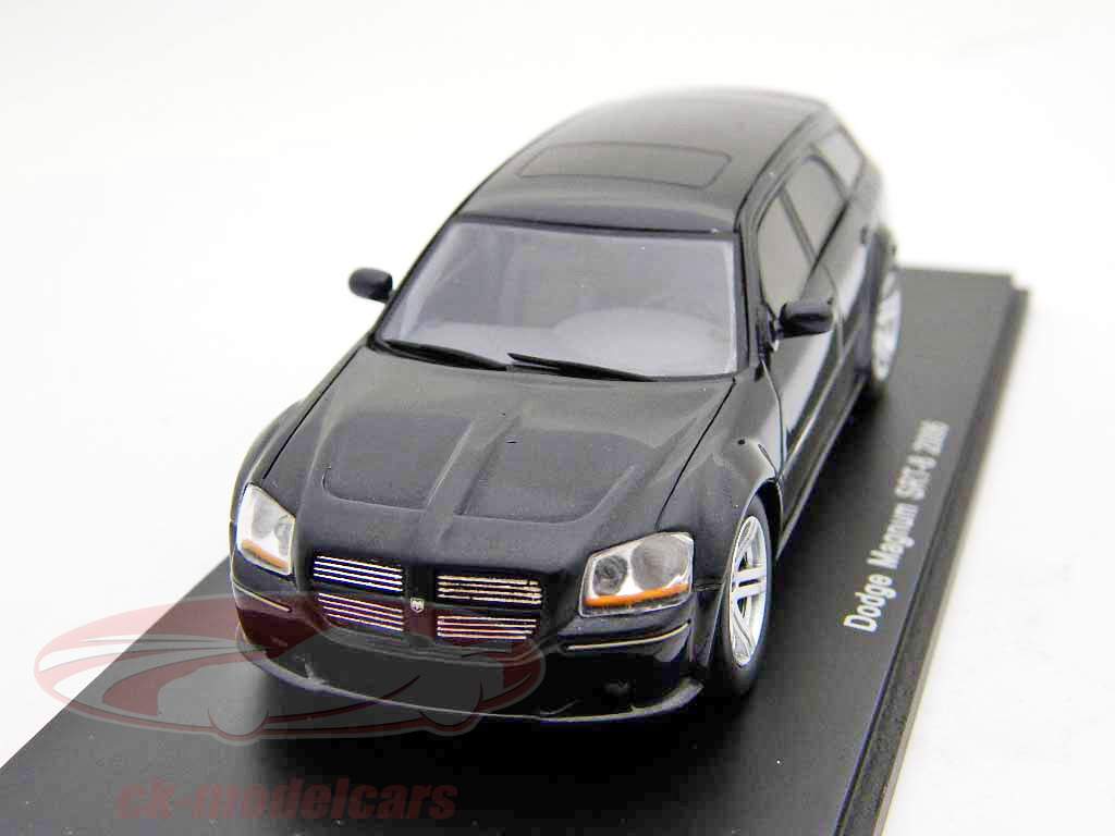 Dodge Magnum SRT-8 model 2006 zwart / zwart 1:43 Spark