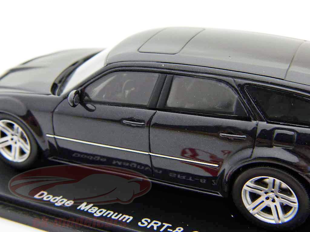 Dodge Magnum SRT-8 model 2006 zwart / zwart 1:43 Spark