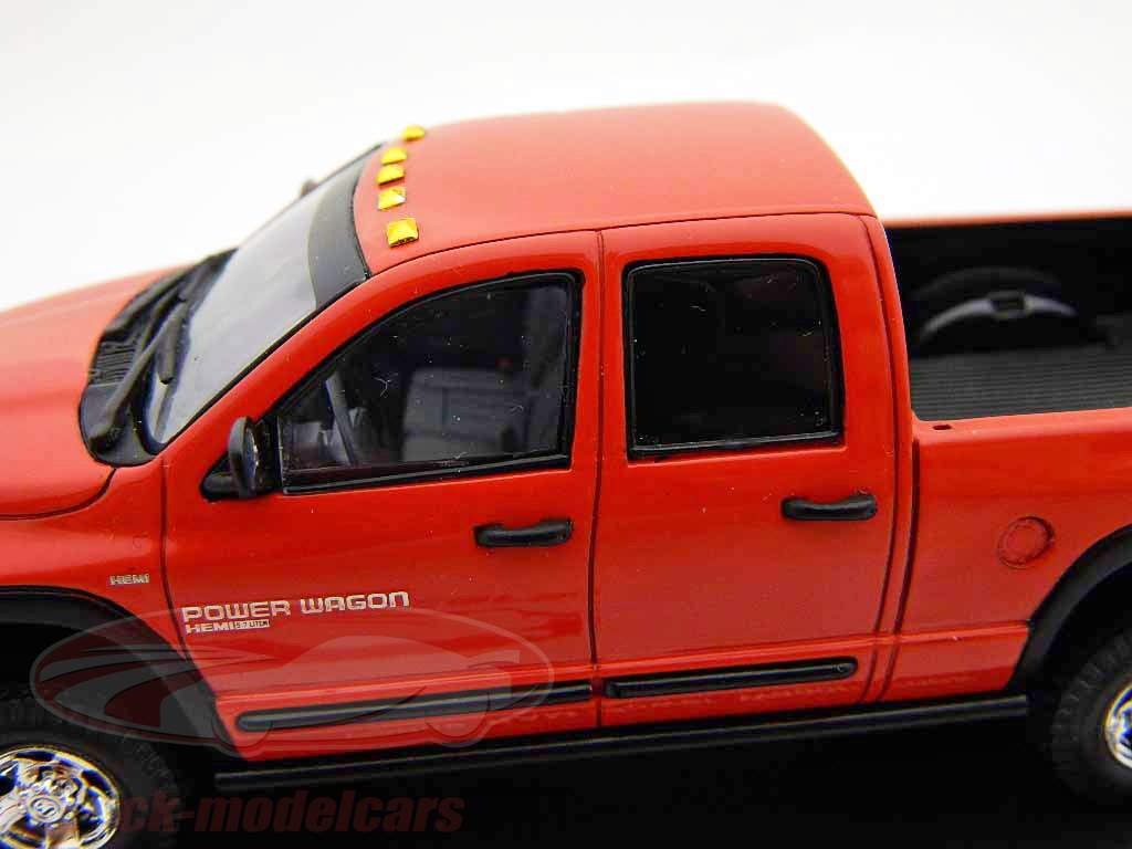 Dodge Ram Power Wagon modèle 2005 rouge / rouge Spark 1:43