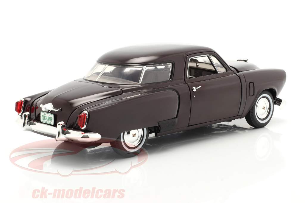 Studebaker Champion Byggeår 1951 sort kirsebær 1:18 GMP