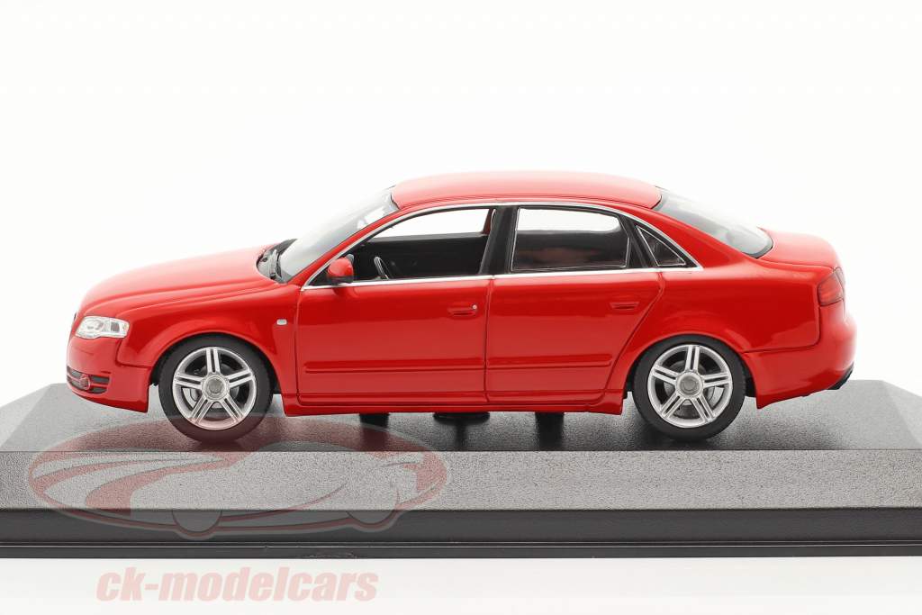 Audi A4 Baujahr 2004 rot 1:43 Minichamps