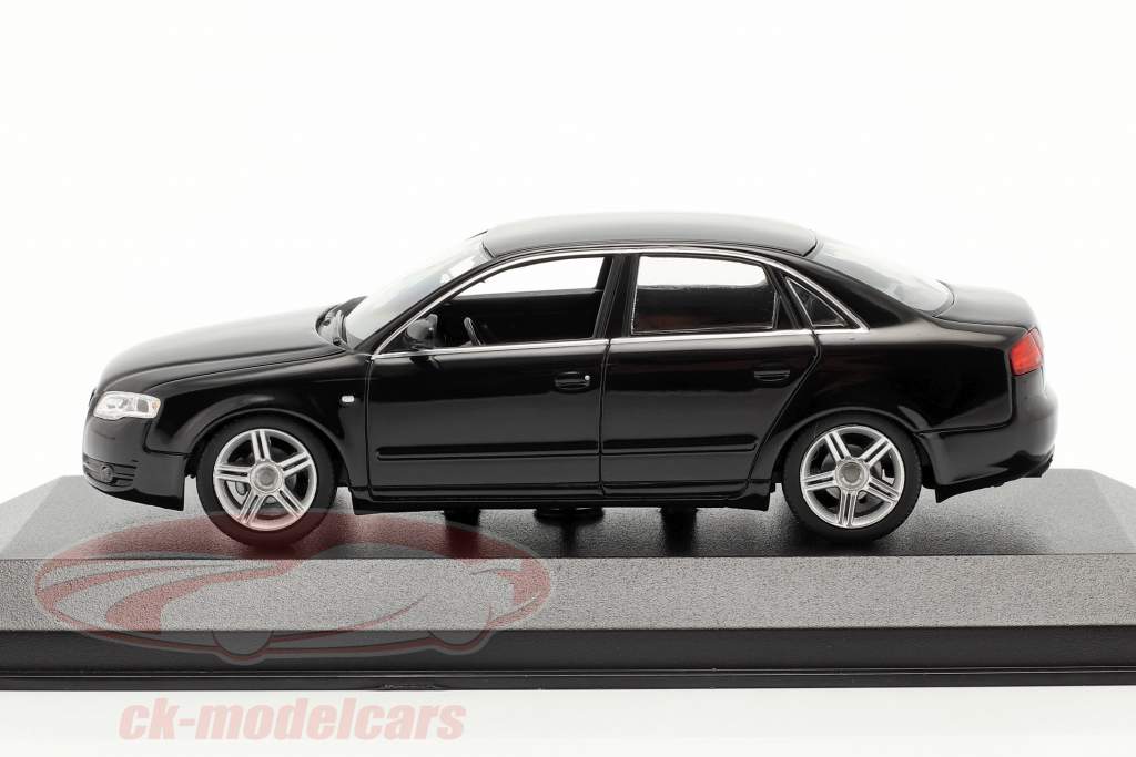 Audi A4 anno 2004 nero 1:43 Minichamps