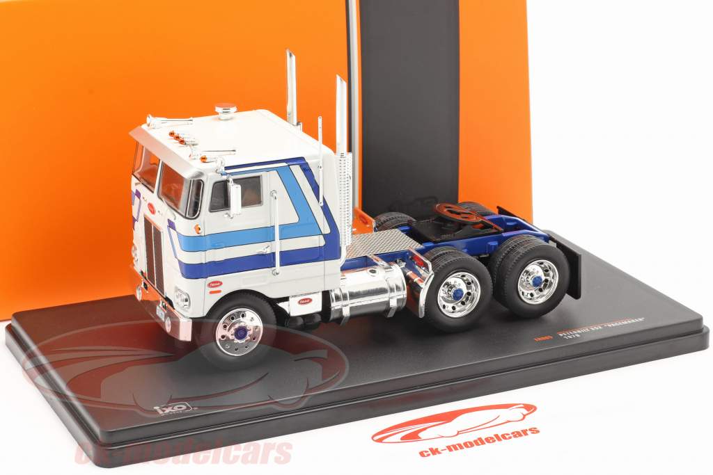 Peterbilt 352 Pacemaker Camión Año de construcción 1979 Blanco / azul 1:43 Ixo
