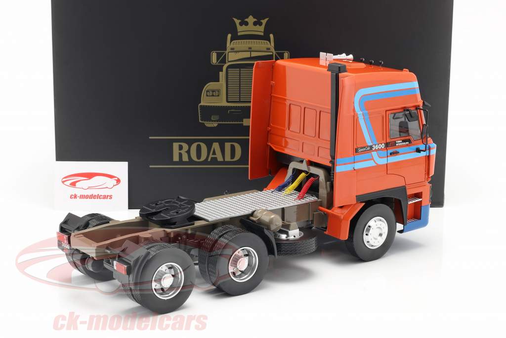 DAF 3600 SpaceCab Caminhão Ano de construção 1986 laranja / azul 1:18 Road Kings