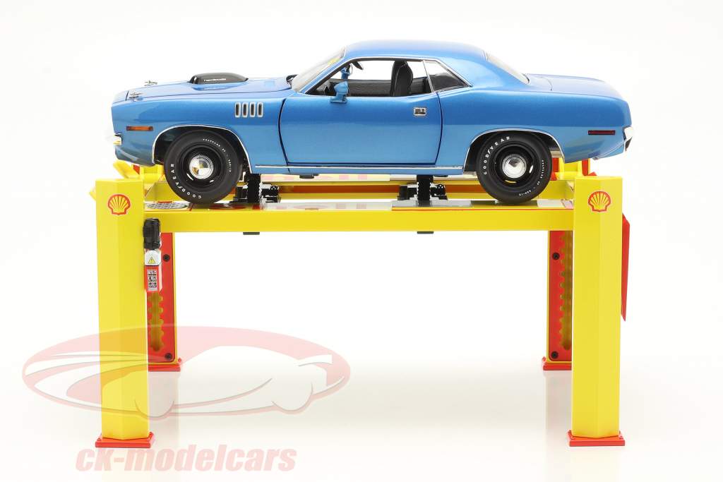 Adjustable Four post lift Shell yellow / red 1:18 Greenlight