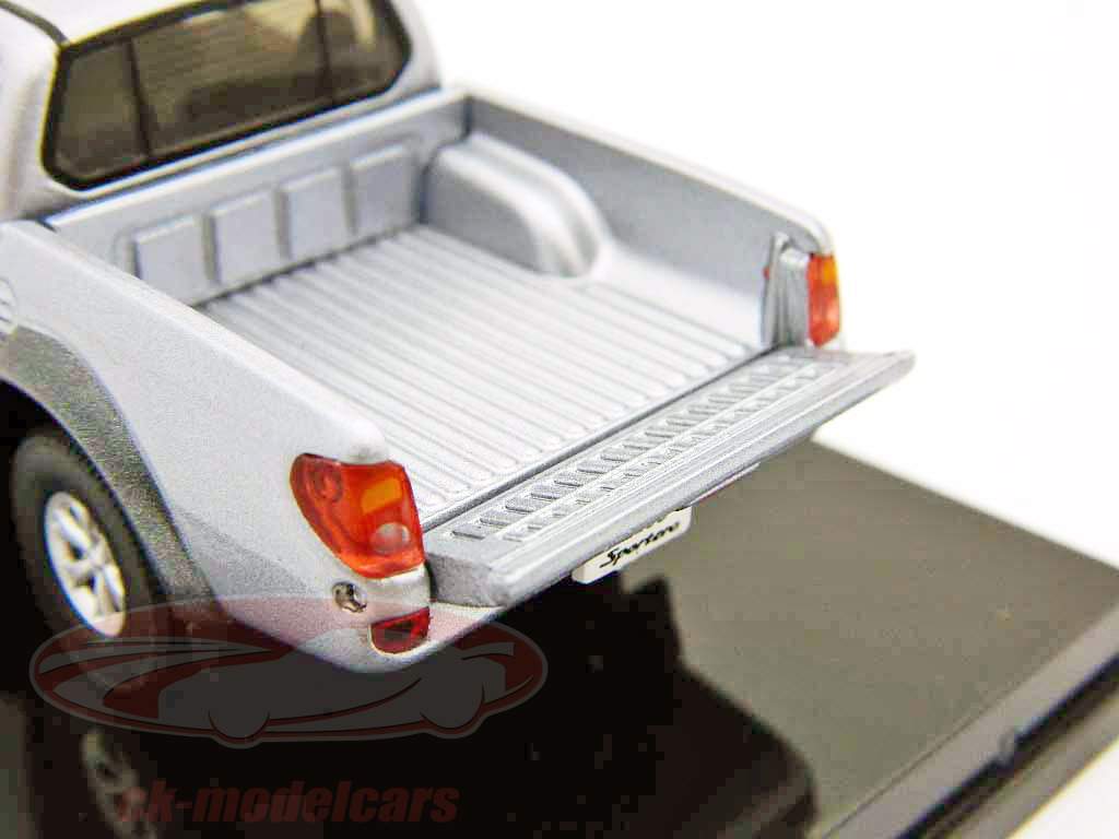 Mitsubishi L200 Sportero argent 1:43 Vitesse