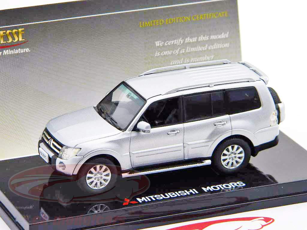 Mitsubishi Pajero LWB argent / 1h43 Vitesse