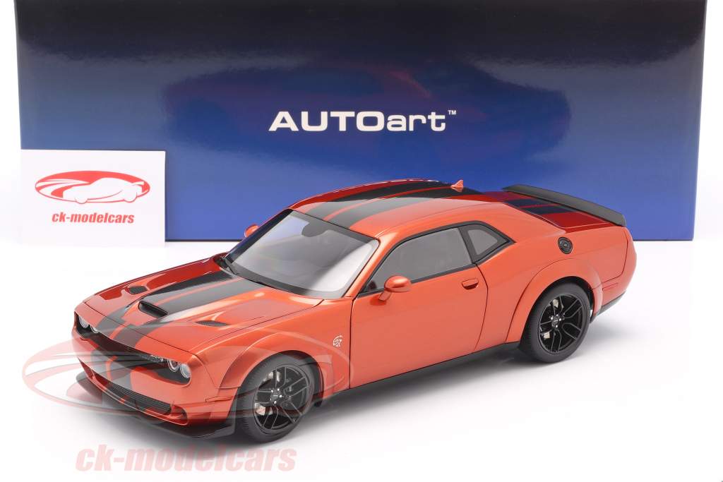 Dodge Challenger SRT Hellcat Widebody Bouwjaar 2018 donker oranje 1:18 AUTOart