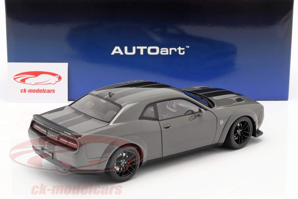 Dodge Challenger SRT Hellcat Widebody 建设年份 2018 灰色 1:18 AUTOart