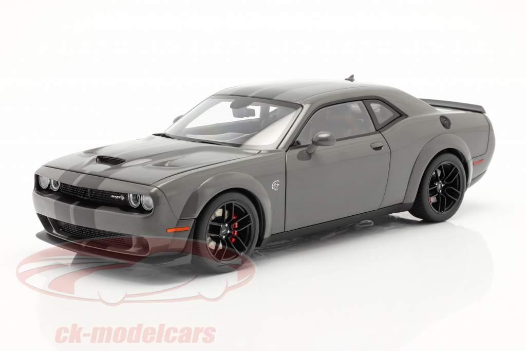 Dodge Challenger SRT Hellcat Widebody 建设年份 2018 灰色 1:18 AUTOart
