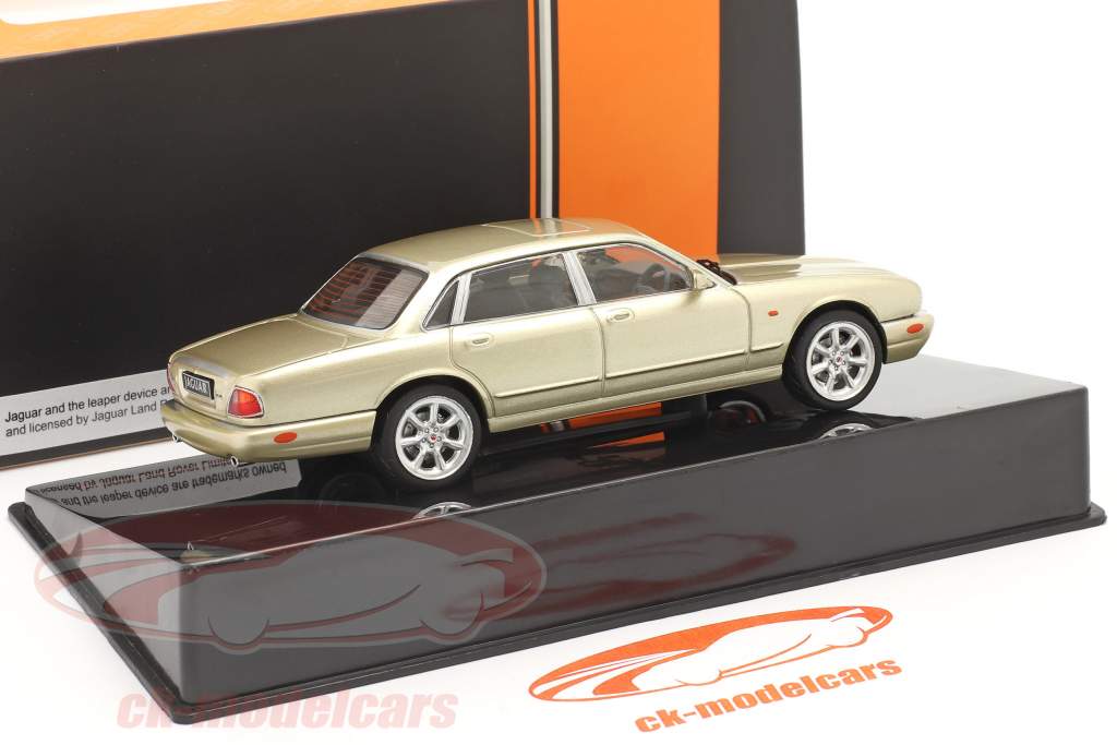 Jaguar XJ8 (X308) year 1998 gold metallic 1:43 Ixo