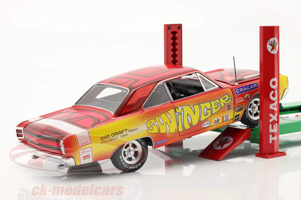 Adjustable four-post Lift Texaco green / red 1:18 Greenlight