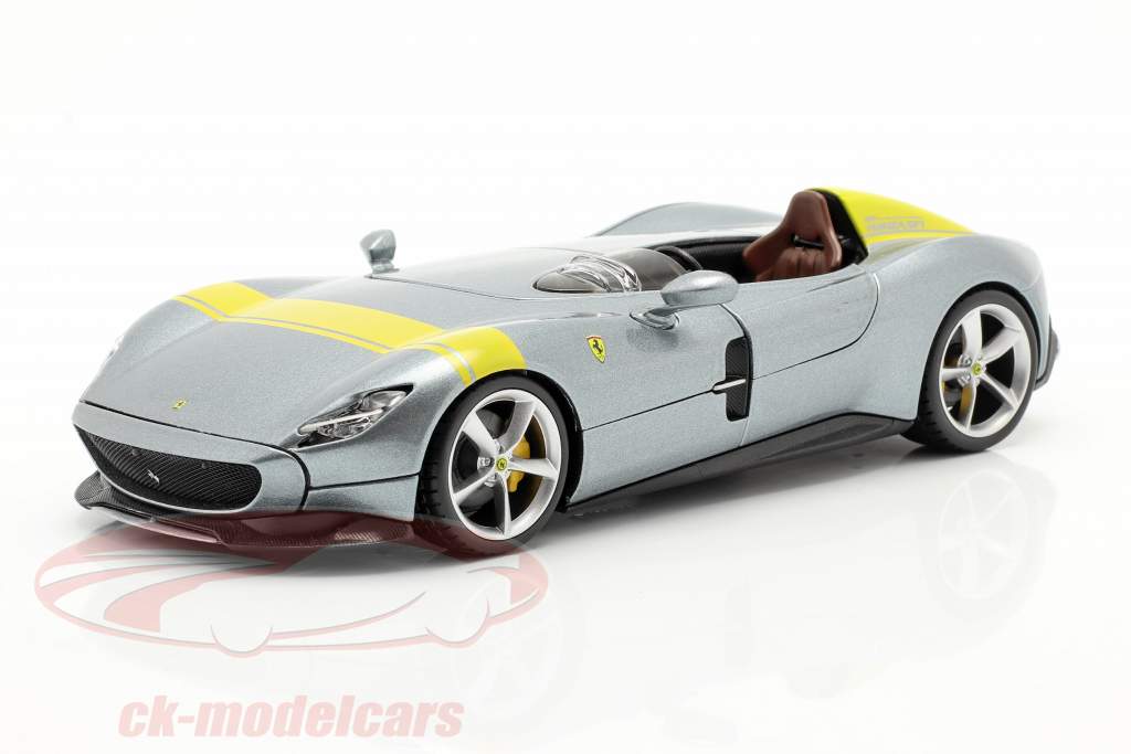 Ferrari Monza SP1 Année de construction 2019 gris métallique / Jaune 1:24 Bburago