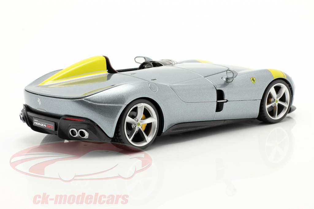 Ferrari Monza SP1 Année de construction 2019 gris métallique / Jaune 1:24 Bburago